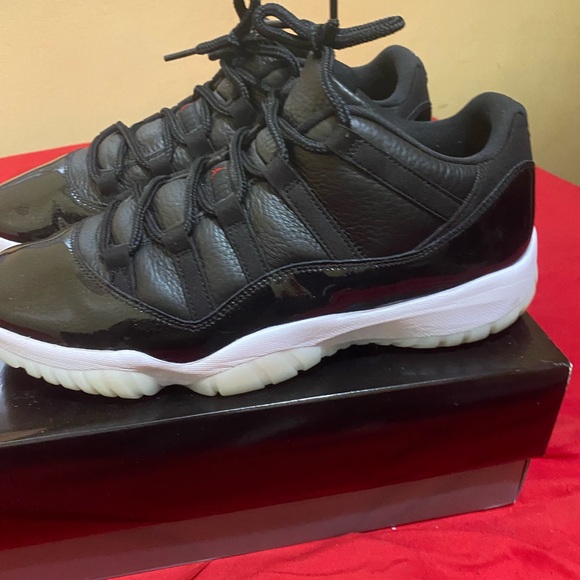 only wore once pretty much brand new box is a little damaged 9/10 - Picture 4 of 5